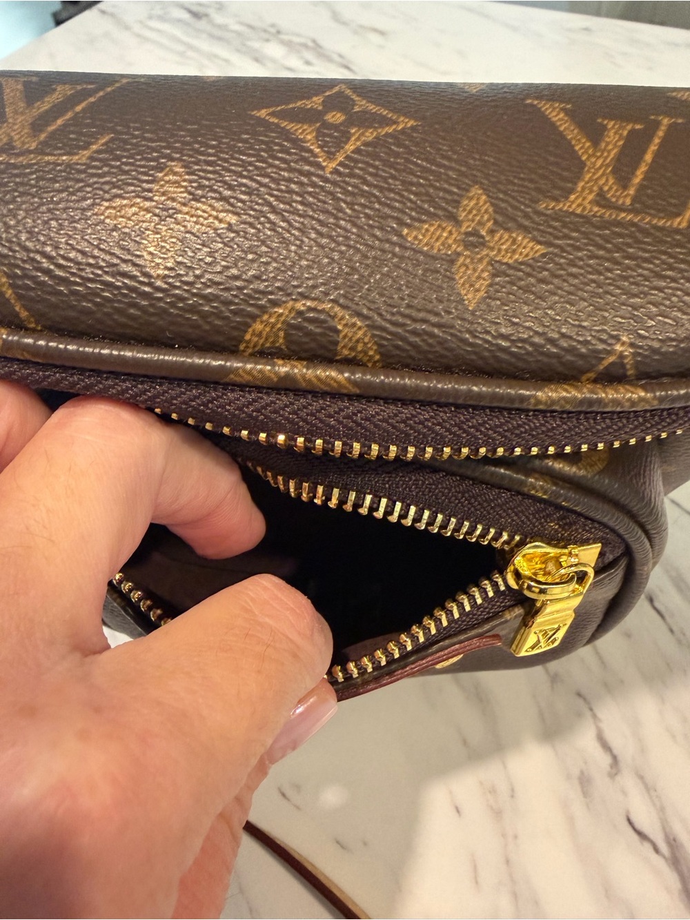 Gorchic Brown Crossbody with Strap - Picture 3 of 5